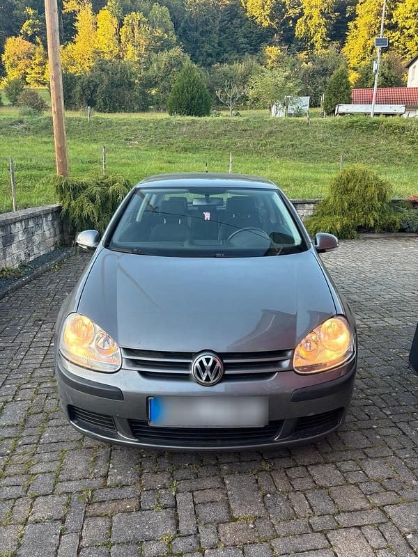 Grau Gebraucht 2005 VW Golf V Kleinwagen | 700 € (Superpreis) - Bild 1/4