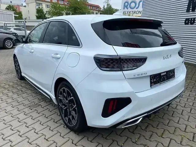 Gebraucht Kia Ceed GT GT-Line 136 PS (100 kW) 2022 Weiß Limousine