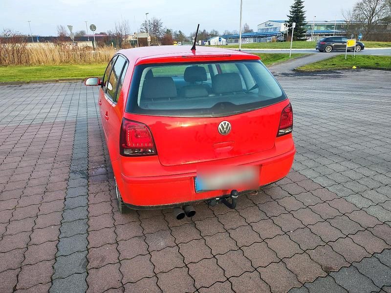 Gebraucht VW Polo 80 PS (58 kW) 2009 Rot Kleinwagen