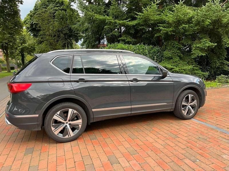 Grau Gebraucht 2023 Seat Tarraco FR SUV | 31.800 € (Guter Preis) - Bild 1/4