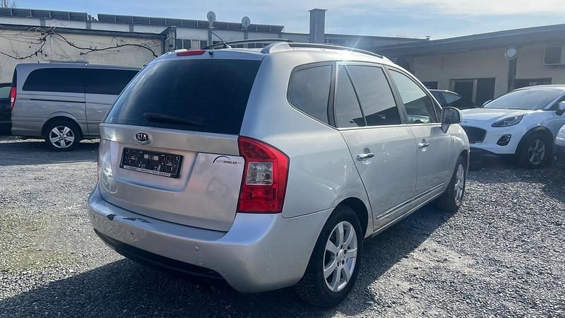 Gebraucht Kia Carens 140 PS (102 kW) 2008 Silber Van / Kleinbus