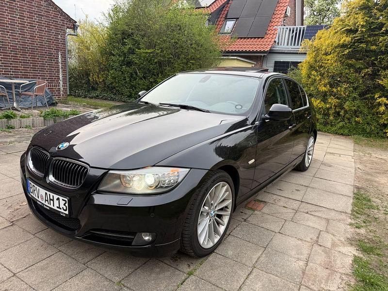 Gebraucht BMW 330 245 PS (180 kW) 2011 Schwarz Limousine