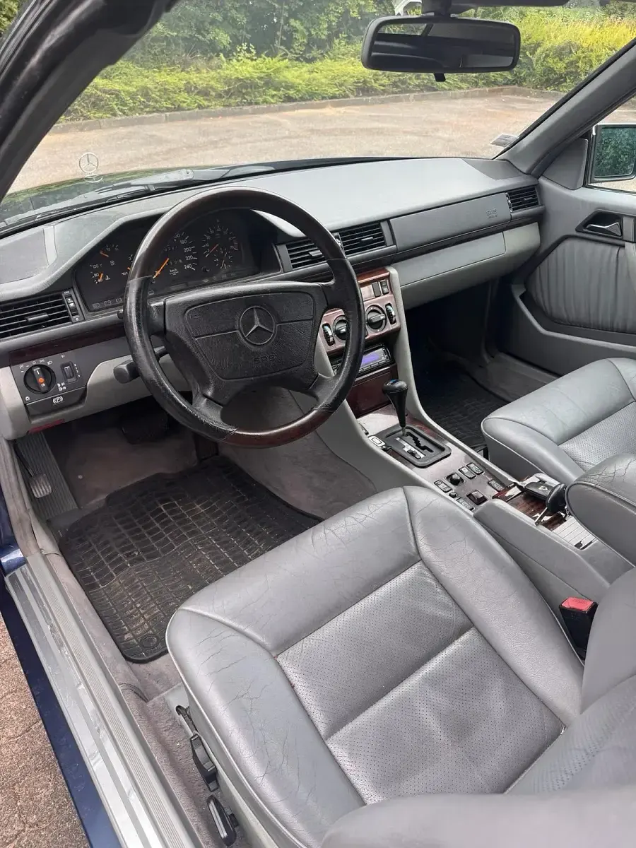 Gebraucht Mercedes E220 Sportline 150 PS (110 kW) 1996 Blau Cabrio