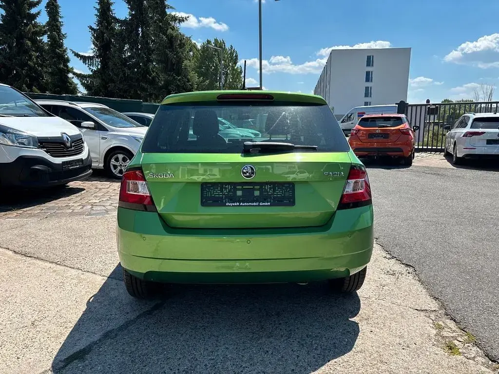Gebraucht Skoda Fabia Ambition 110 PS (80 kW) 2015 Grün Limousine