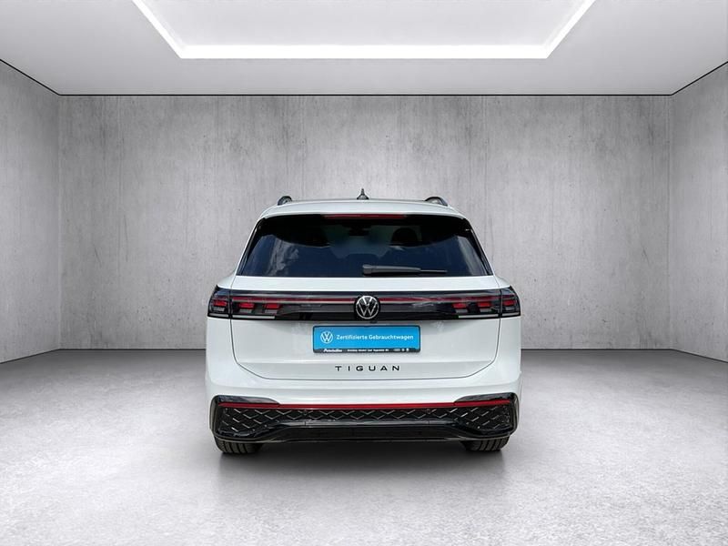 Gebraucht VW Tiguan R-line 150 PS (110 kW) 2024 Weiß SUV