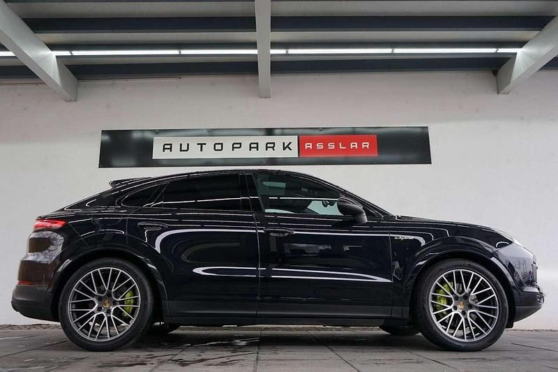 Tiefschwarzmetallic Gebraucht 2021 Porsche Cayenne E-Hybrid Coupe Coupé | 67.880 € (Teuer) - Bild 1/4