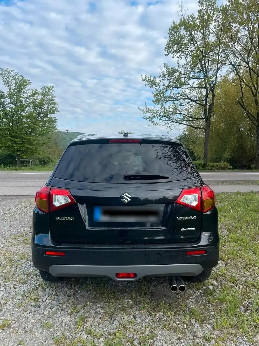 Gebraucht Suzuki Vitara Comfort+ 120 PS (88 kW) 2015 Schwarz SUV