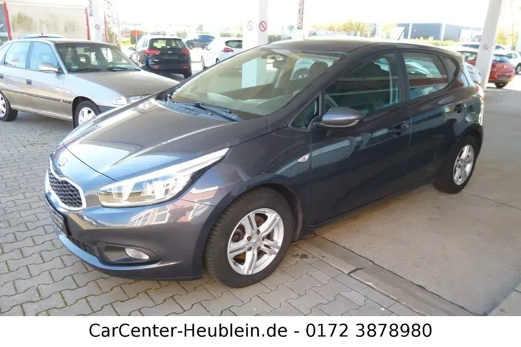 Gebraucht Kia Ceed Attract 99 PS (72 kW) 2013 Grau Kleinwagen