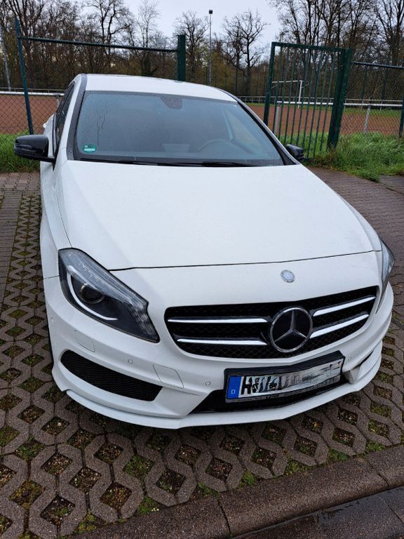 Weiß Gebraucht 2013 Mercedes A180 AMG line Limousine | 15.400 € (Fairer Preis) - Bild 1/4