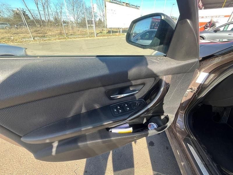 Gebraucht BMW 320 184 PS (135 kW) 2013 Braun Kombi