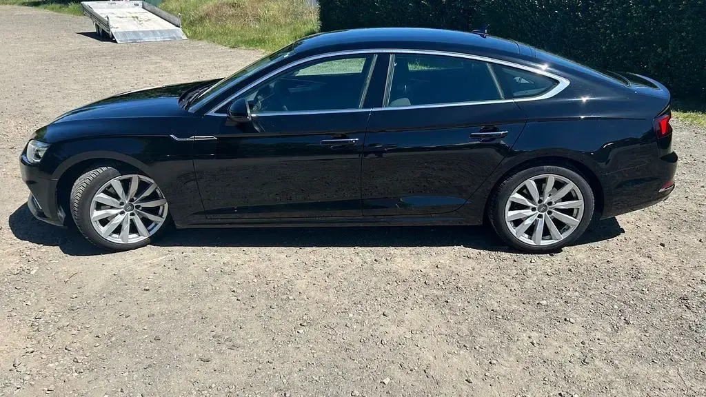 Gebraucht Audi A5 Sportback Ambiente 150 PS (110 kW) 2019 Schwarz Kleinwagen