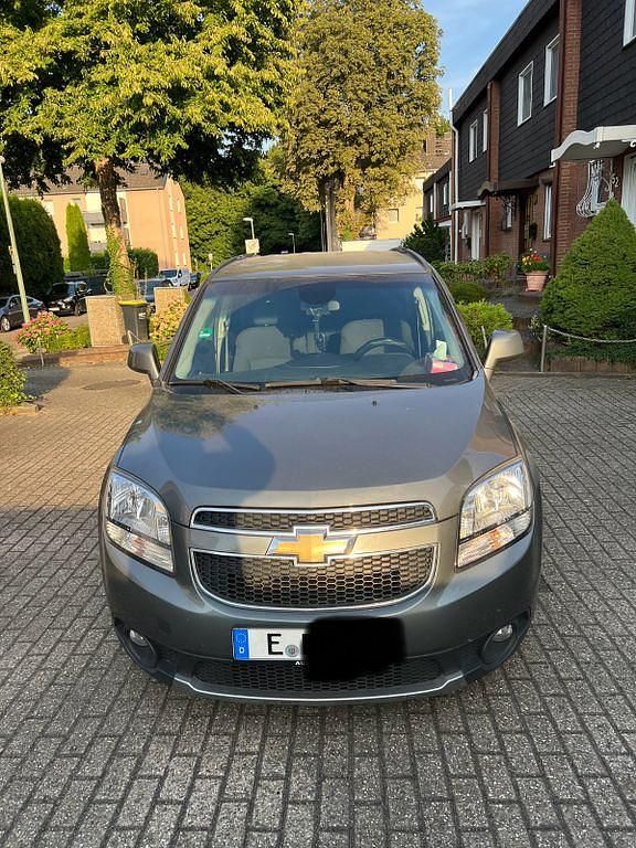 Grau Gebraucht 2012 Chevrolet Orlando Van / Kleinbus | 7.999 € (Fairer Preis) - Bild 1/4