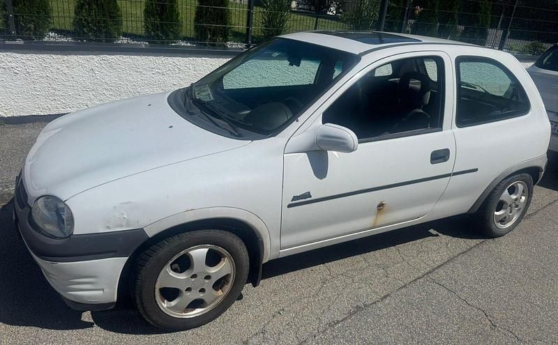 Weiß Gebraucht 1996 Opel Corsa Kleinwagen | 200 € (Superpreis) - Bild 1/4