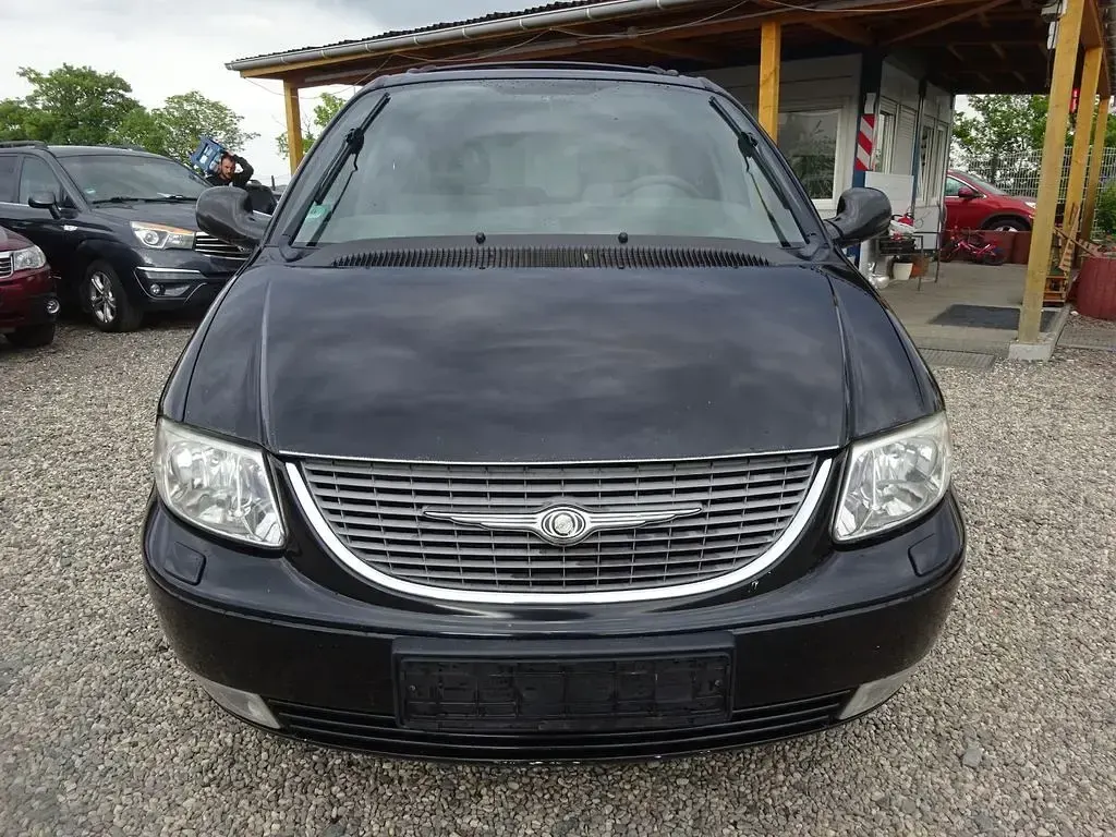 Usado Chrysler Voyager 143 CV (105 kW) 2003 Negro Monovolumen
