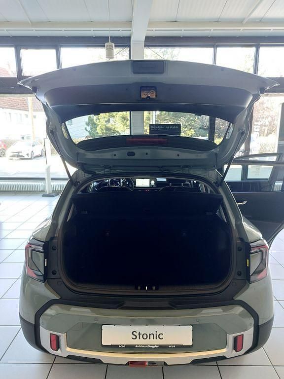 Neu Kia Stonic Vision 101 PS (74 kW) 2026 Grün SUV