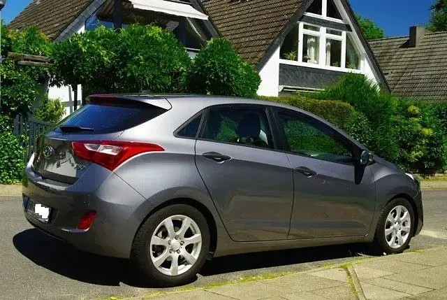 Gebraucht Hyundai i30 Trend 90 PS (66 kW) 2013 Grau Limousine