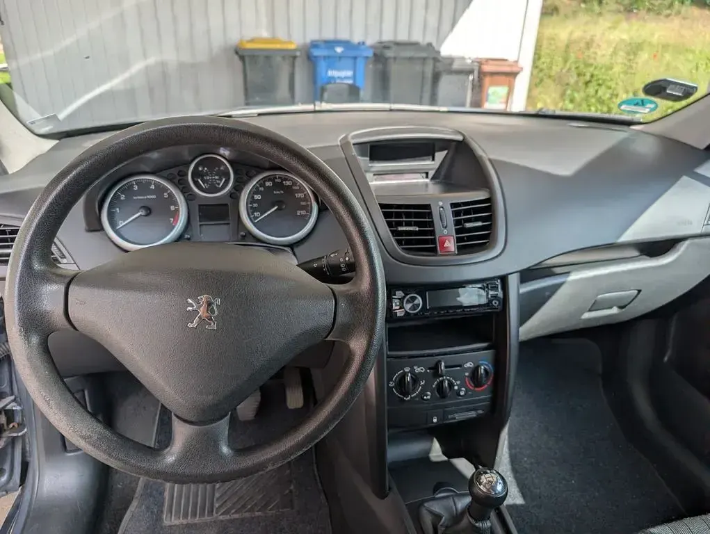 Gebraucht Peugeot 207 Tendance 73 PS (53 kW) 2008 Grau Limousine