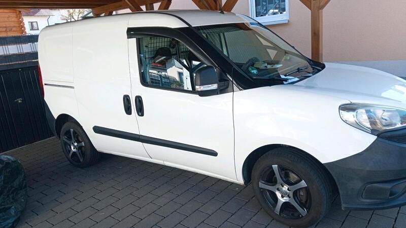 Weiß Gebraucht 2016 Fiat Doblò Van / Kleinbus | 3.700 € - Bild 1/4