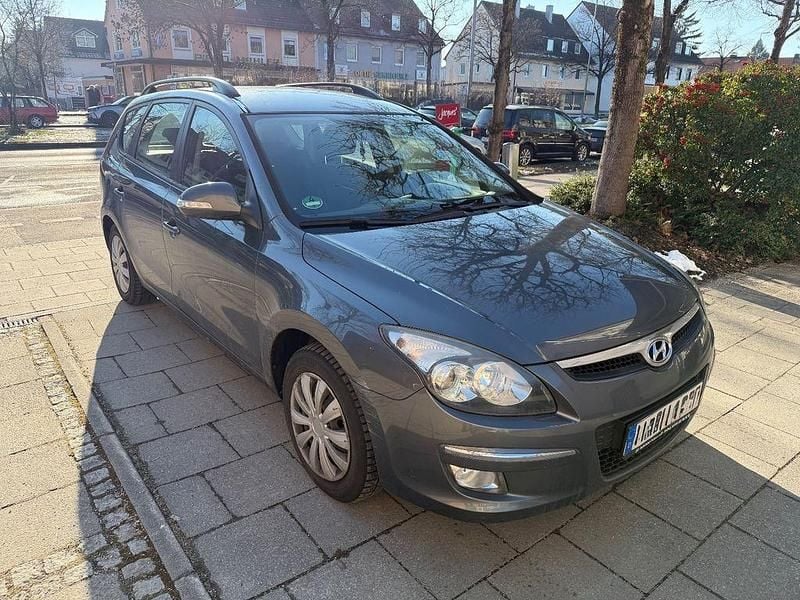 Gebraucht Hyundai i30 Comfort 126 PS (92 kW) 2010 Grau Kombi