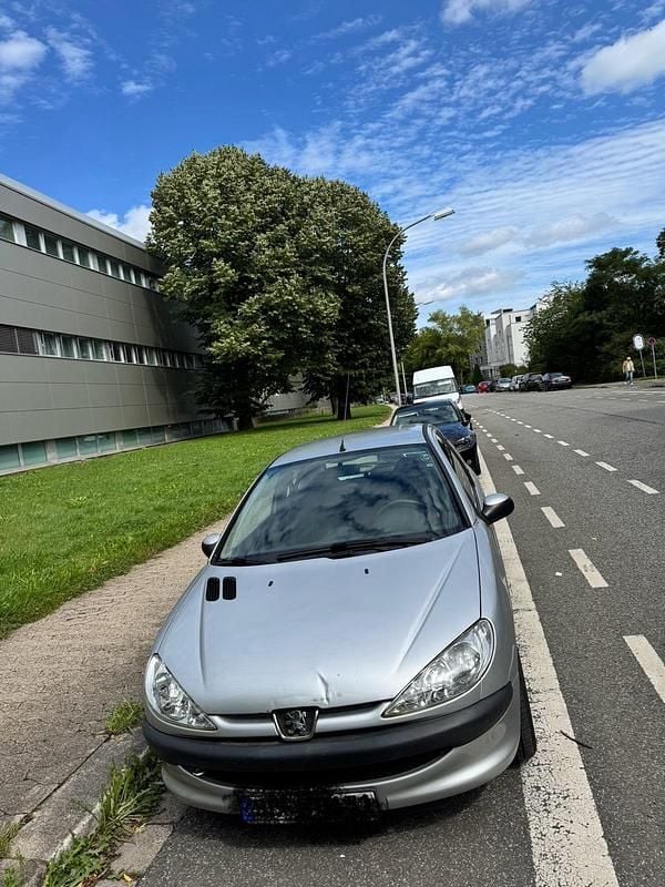 Grau Gebraucht 2006 Peugeot 206 Kleinwagen | 1.700 € (Etwas zu teuer) - Bild 1/4