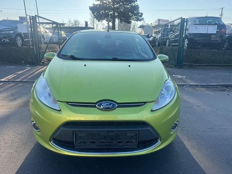 Gebraucht Ford Fiesta Titanium 97 PS (71 kW) 2011 Grün Kleinwagen