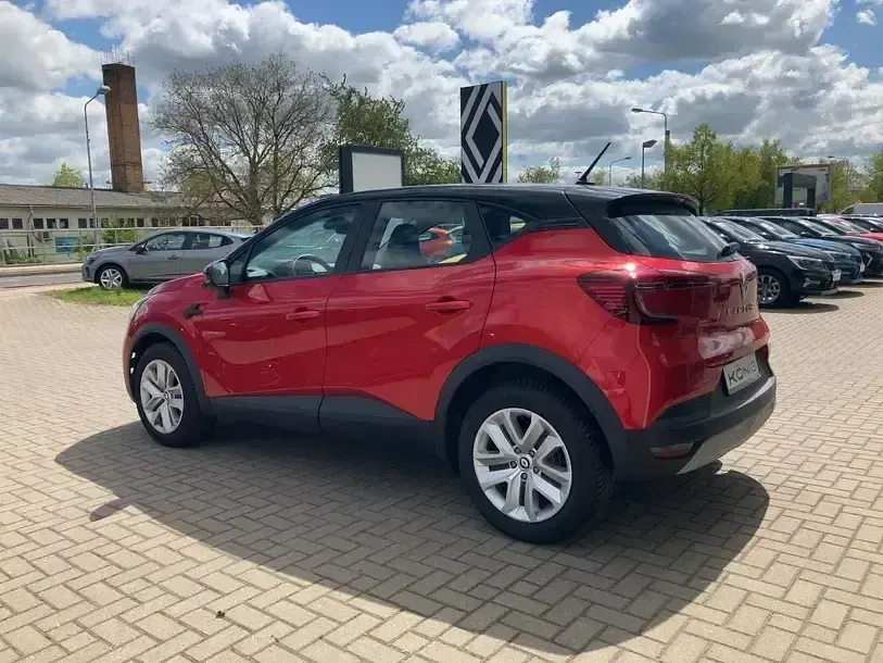 Używany Renault Captur Equilibre 100 KM (73 kW) 2023 Czerwony SUV