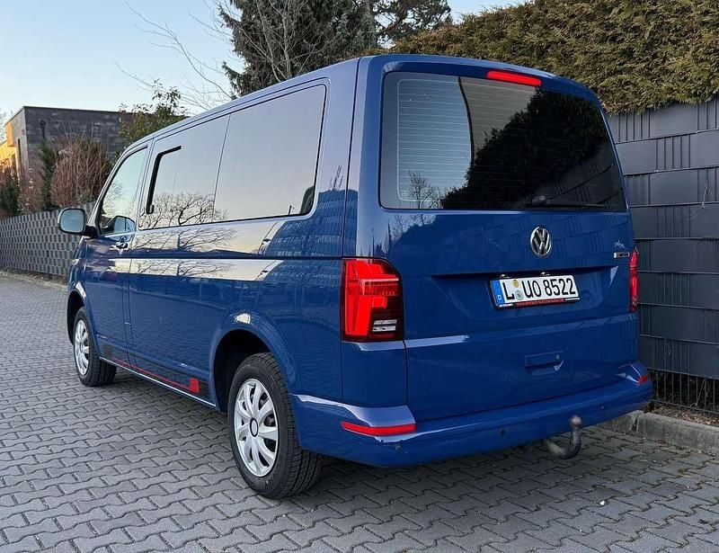 Gebraucht VW Multivan 150 PS (110 kW) 2021 Blau Van / Kleinbus