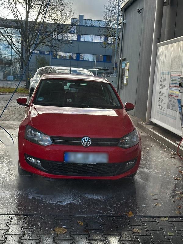 Rot Gebraucht 2013 VW Polo Edition Kleinwagen | 10.700 € (Fairer Preis) - Bild 1/4