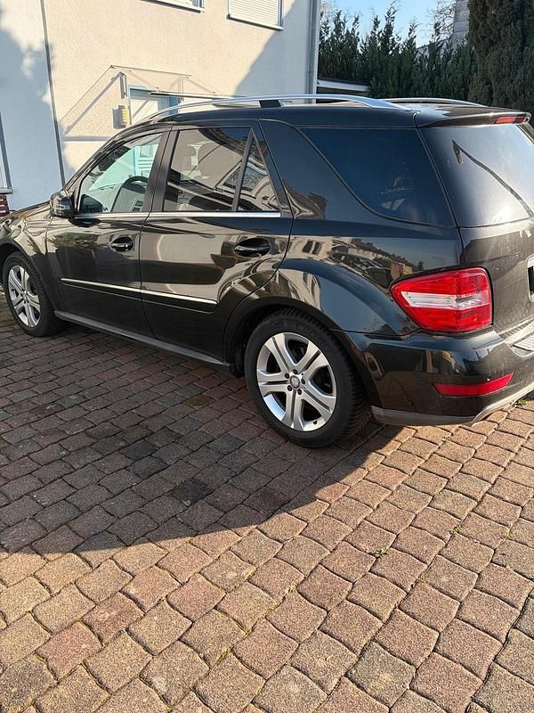 Gebraucht Mercedes ML350 231 PS (169 kW) 2010 Braun SUV