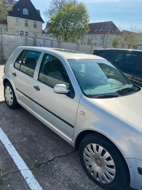 Silber Gebraucht 1998 VW Golf IV Kleinwagen | 450 € (Superpreis) - Bild 1/4