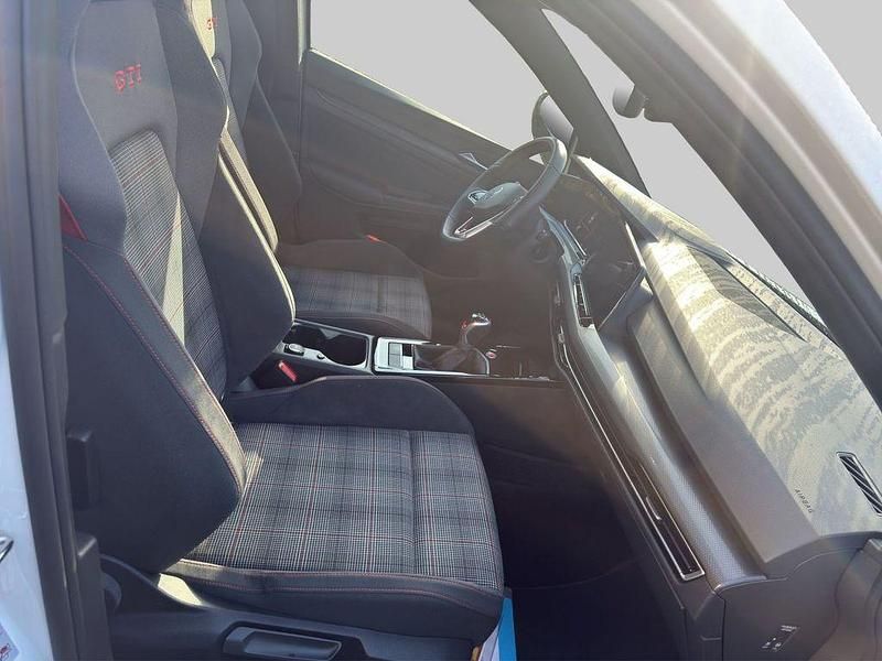 Gebraucht VW Golf VIII GTI 245 PS (180 kW) 2024 Weiß Limousine