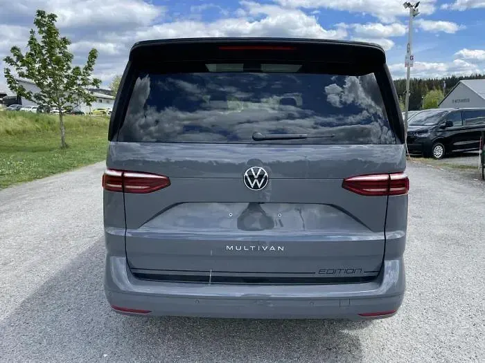 Neu VW Multivan Life 150 PS (110 kW) 2026 Grau, pure grey (j2) Van / Kleinbus