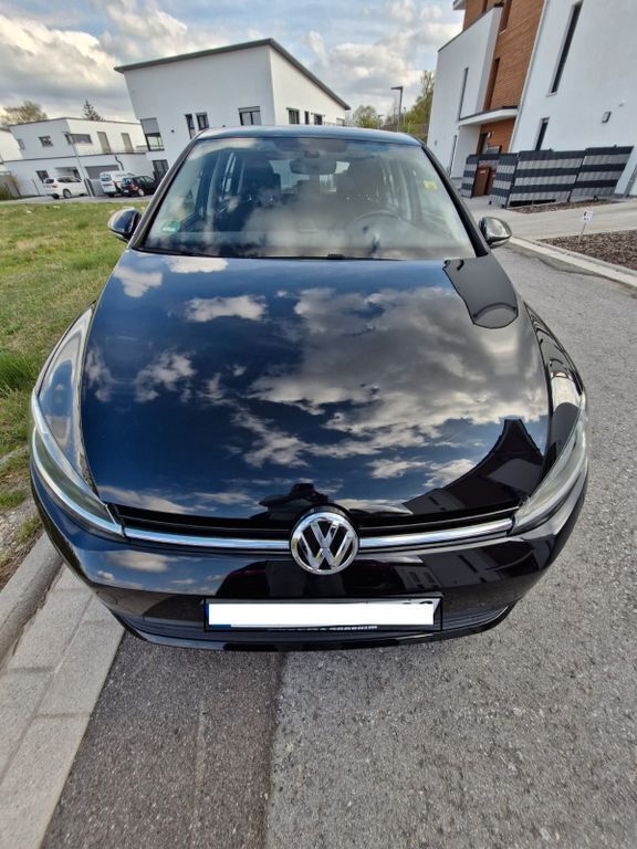 Schwarz Gebraucht 2017 VW Golf VII Trendline Limousine | 10.950 € (Fairer Preis) - Bild 1/4