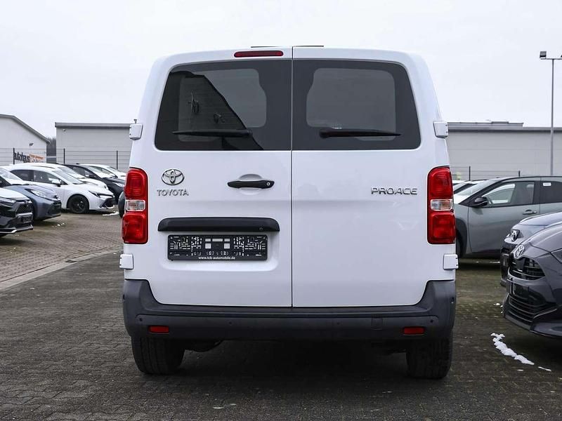 Gebraucht Toyota Proace 120 PS (88 kW) 2022 Schaumweiß Van / Kleinbus
