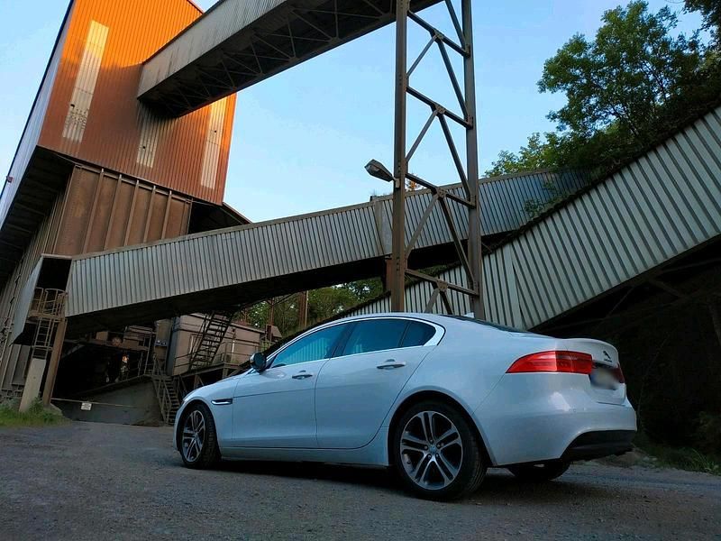 Gebraucht Jaguar XE 200 PS (147 kW) 2015 Weiß Limousine