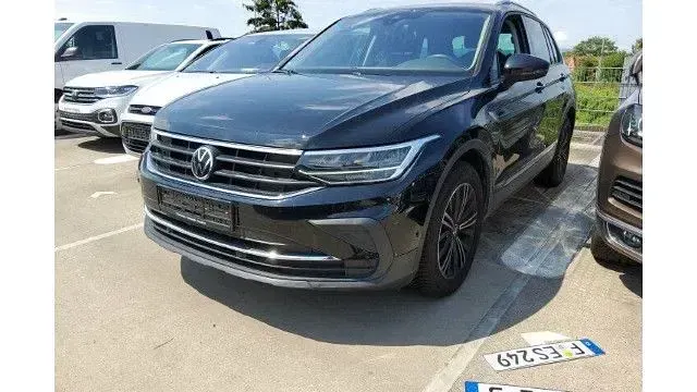 Gebraucht VW Tiguan Active 150 PS (110 kW) 2022 Schwarz SUV