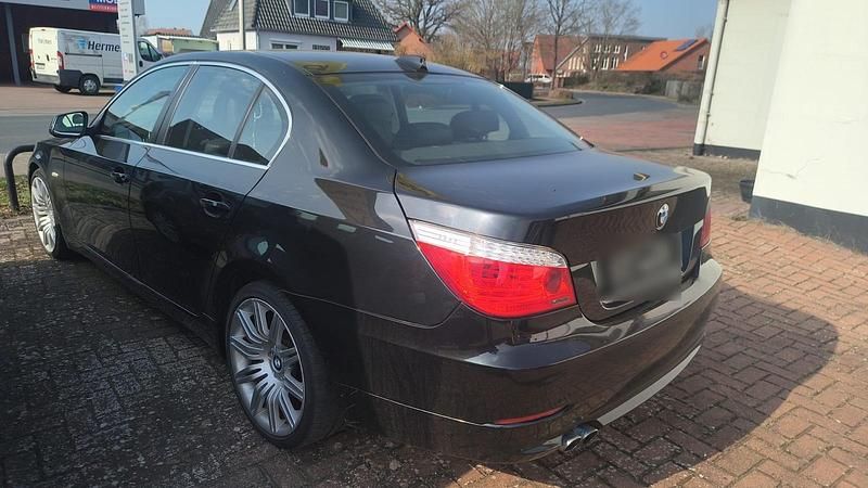 Gebraucht BMW 525 197 PS (144 kW) 2009 Schwarz Limousine