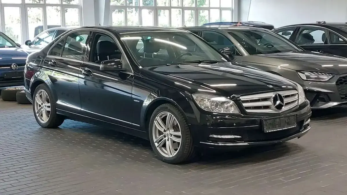 Gebraucht Mercedes C350 Avantgarde 231 PS (169 kW) 2011 Obsidianschwarz Limousine