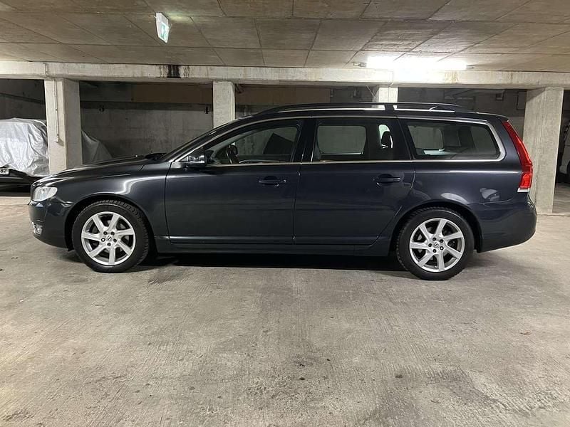 Gebraucht Volvo V70 Momentum 181 PS (133 kW) 2016 Grau Kombi