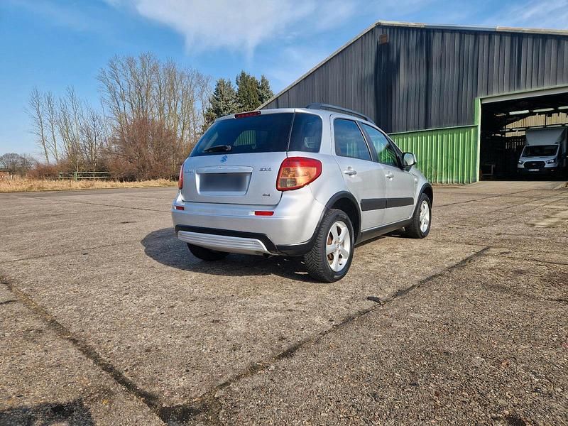 Second-hand Suzuki SX4 2010 Argintiu Berlinǎ