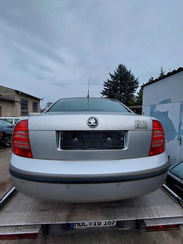 Second-hand Skoda Superb 150 CP (110 kW) 2003 Argintiu Berlinǎ