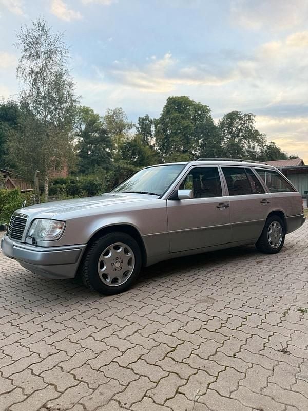 Gebraucht Mercedes E320 220 PS (161 kW) 1993 Silber Kombi