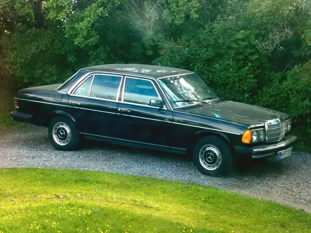 Gebraucht Mercedes 300 126 PS (92 kW) 1984 Schwarz Limousine