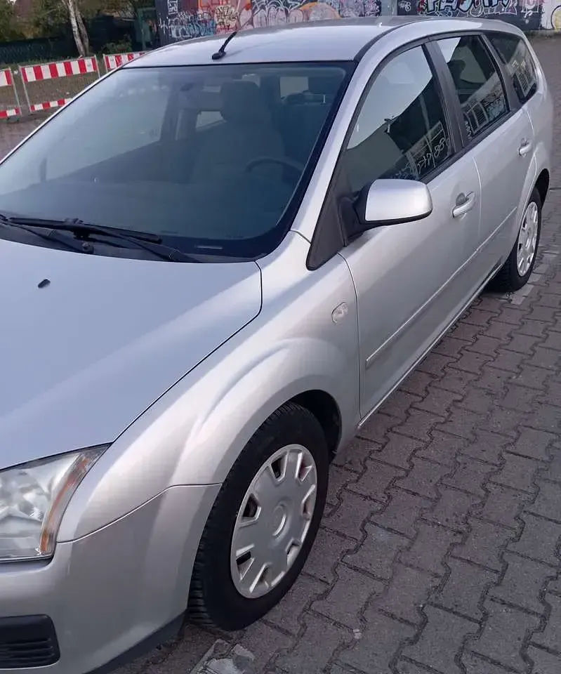 Second-hand Ford Focus Style 109 CP (80 kW) 2007 Argintiu Berlinǎ