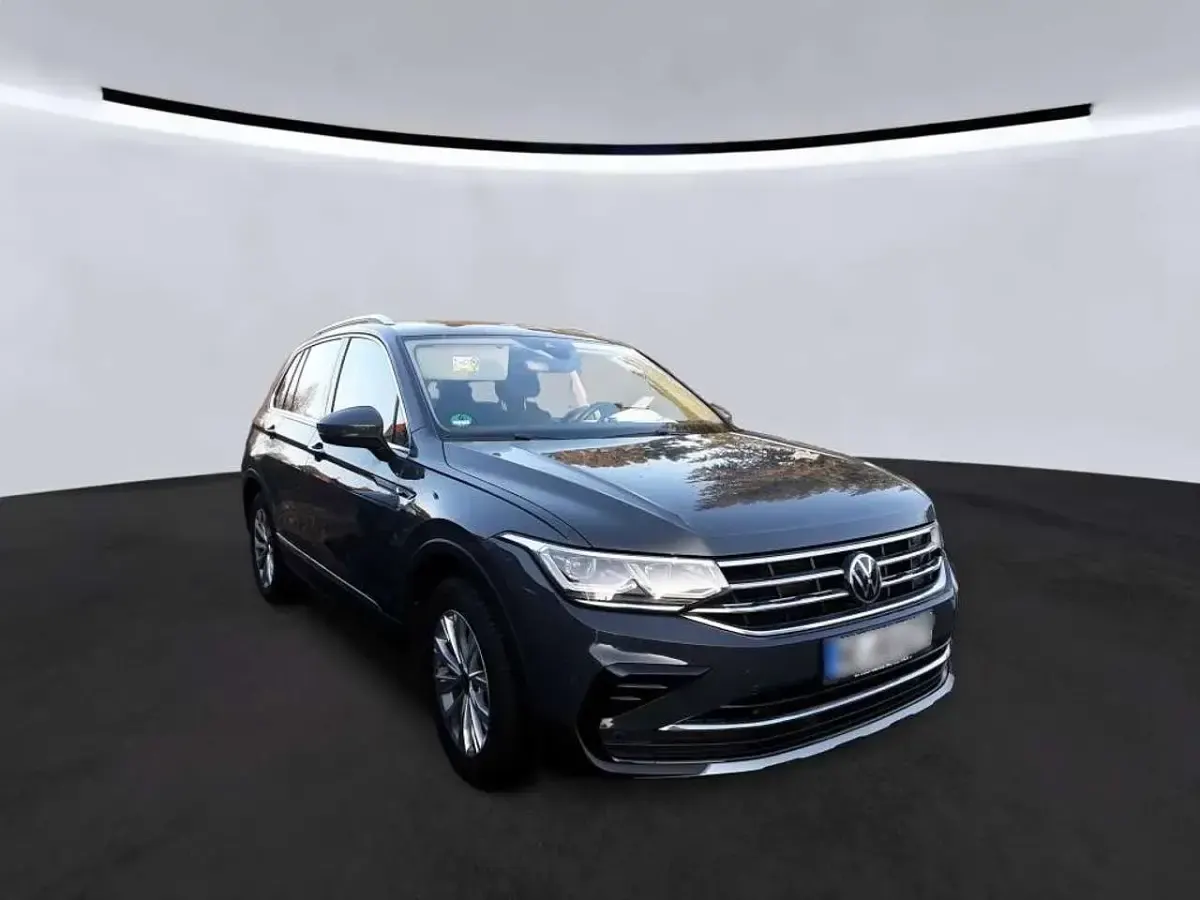 Gebraucht VW Tiguan Elegance 150 PS (110 kW) 2023 Grau SUV