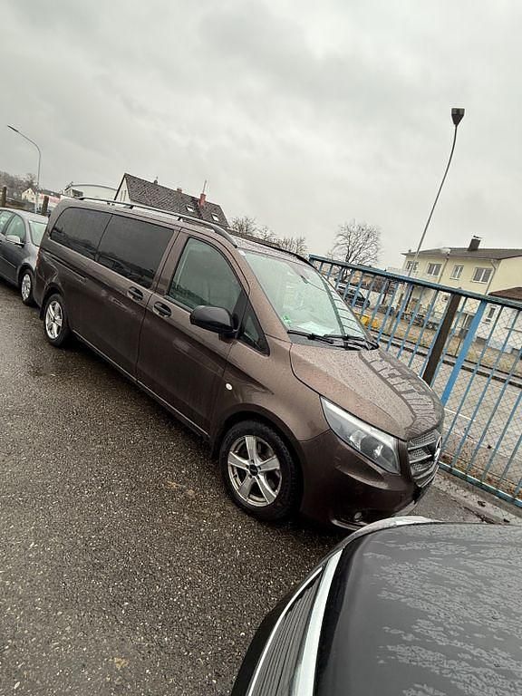Braun Gebraucht 2015 Mercedes Vito Kombi | 12.300 € - Bild 1/4