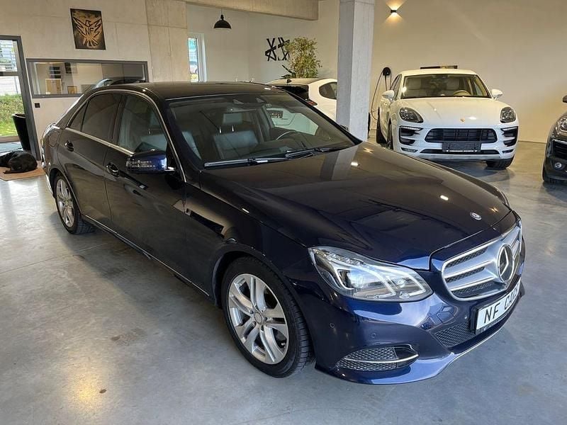 Gebraucht Mercedes E350 Avantgarde 252 PS (185 kW) 2013 Blau Limousine