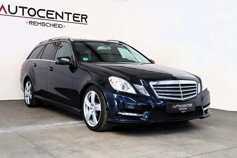 Gebraucht Mercedes E200 Elegance 184 PS (135 kW) 2013 Blau Kombi