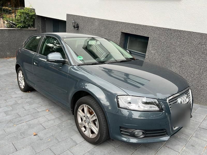 Grau Gebraucht 2009 Audi A3 Kleinwagen | 3.500 € (Guter Preis) - Bild 1/4