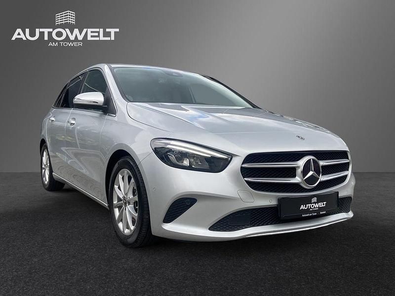 Silber Gebraucht 2020 Mercedes B180 Progressive Van / Kleinbus | 22.590 € (Fairer Preis) - Bild 1/4